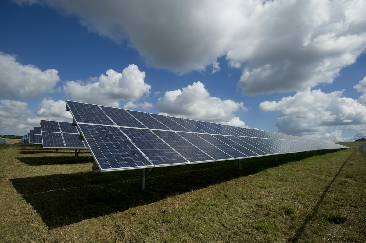 Solar photovoltaic array